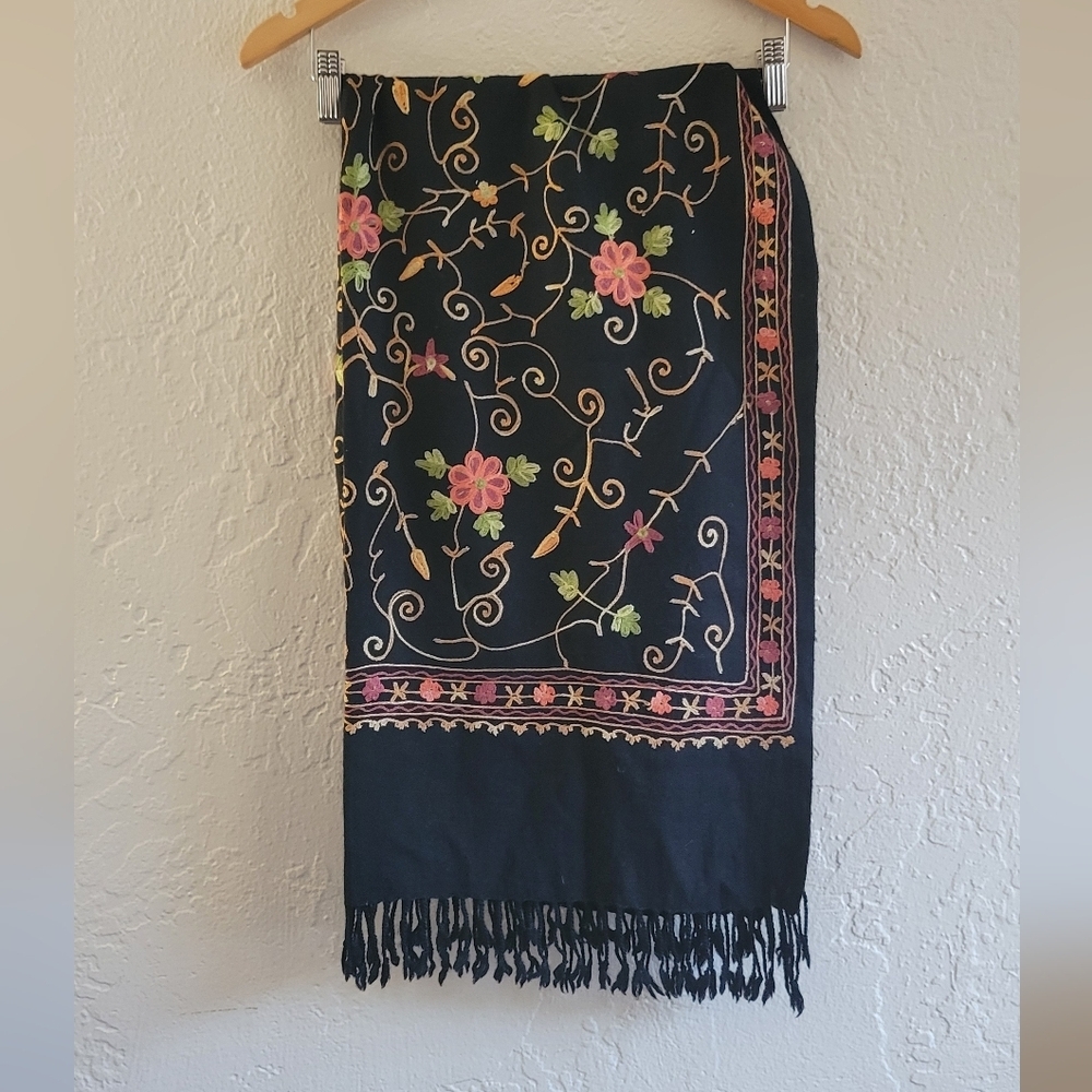 Embroidered Wool Wrap 80x60